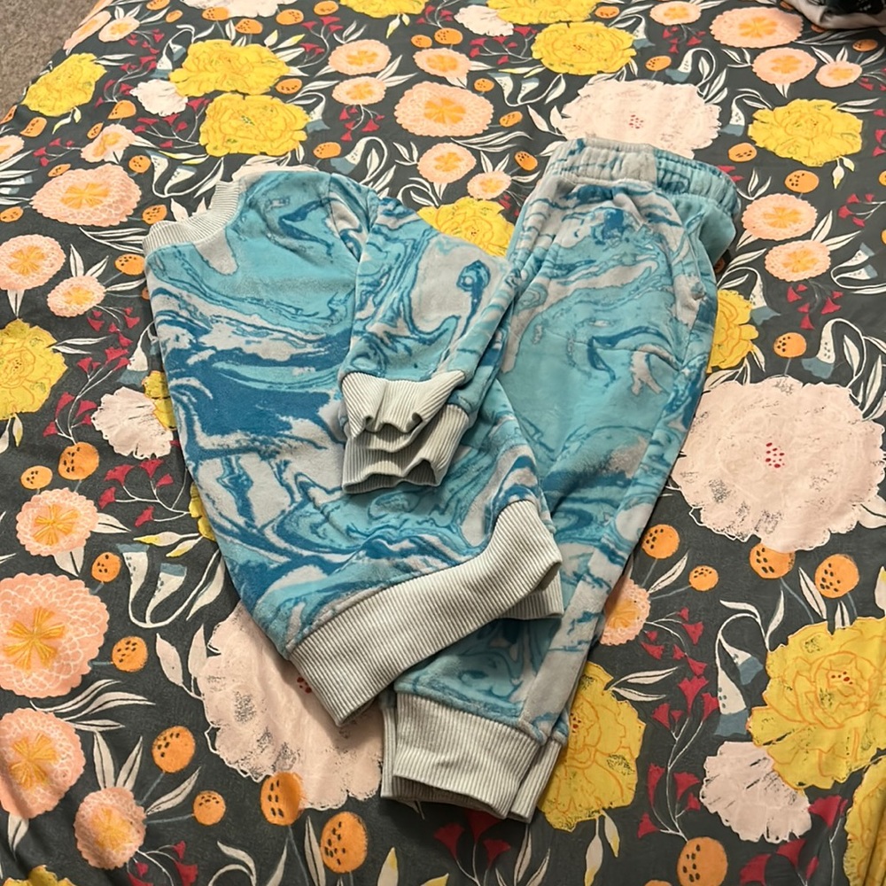 Cat & Jack velour sweatsuit. Size 2t/3t